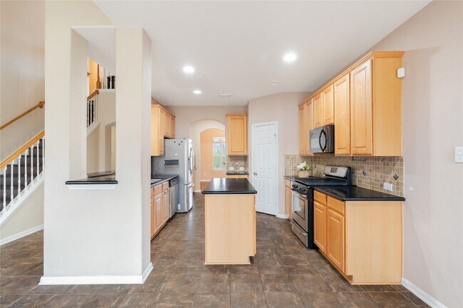 Building Photo - 16622 Dover Mills Dr