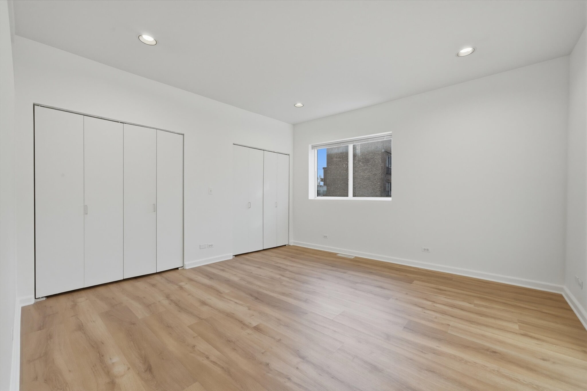 Building Photo - 4537 N Greenview Ave