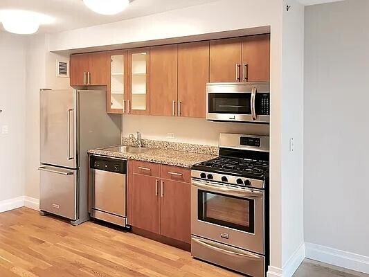 Primary Photo - 776 6th Ave