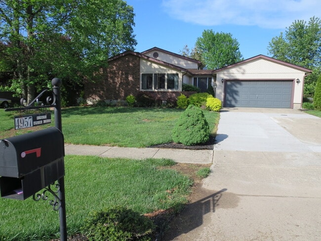 Building Photo - Nice split level home with garage and fenced backyard, Virtual Tour!