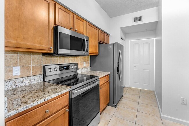 Building Photo - 10106 Myrtlewood Cir W
