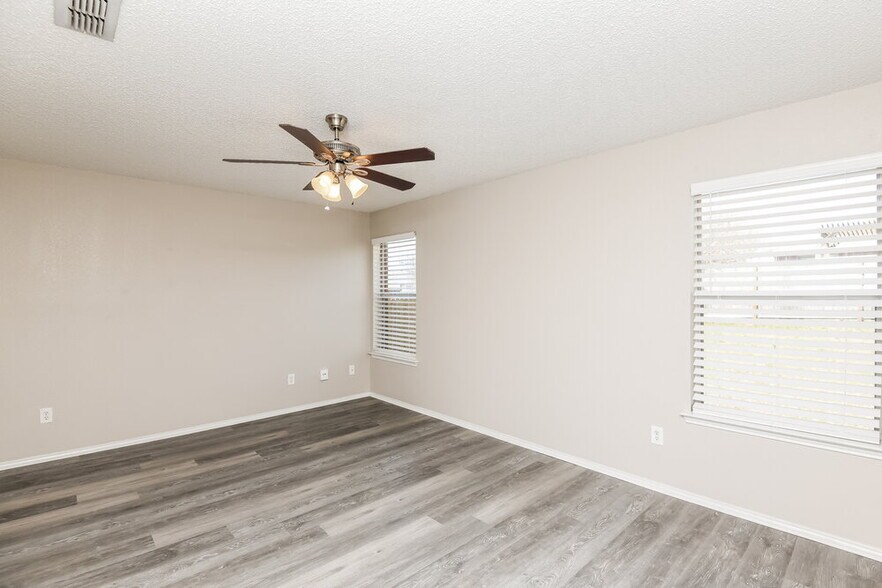 Building Photo - 2428 Ensenada Ln