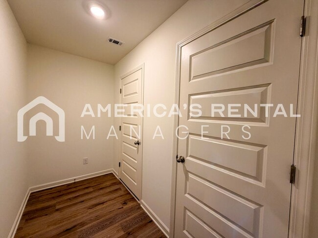 Building Photo - Coming Soon! Available to View NOW!!! DEPOSIT PENDING!!!