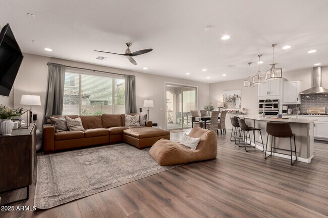 Building Photo - 5418 S Vincent