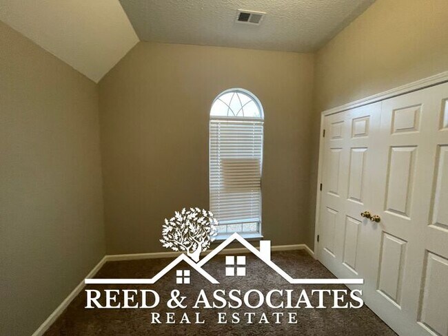 Building Photo - 3 Bedroom in Oakland!