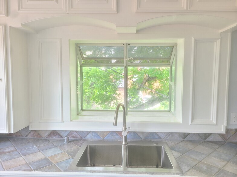 Kitchen - 4703 Chenevert St