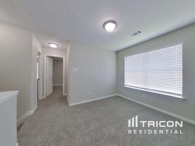 Building Photo - 46 Shimmer Pond Pl