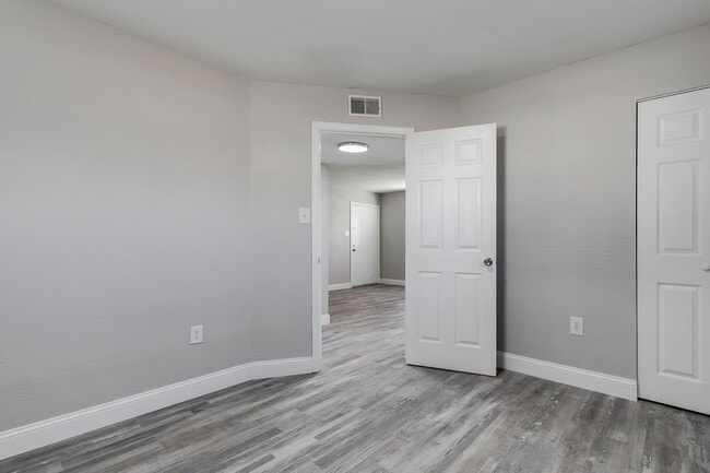 Building Photo - 1911 Whitcomb St