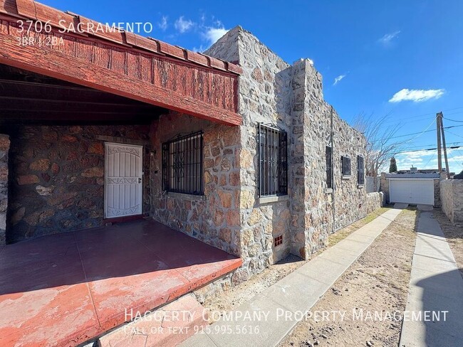 Building Photo - Central El Paso 3 bed with Refrig A/C and ...