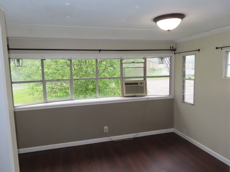 Building Photo - 8911 Pembroke Oak Grove Rd