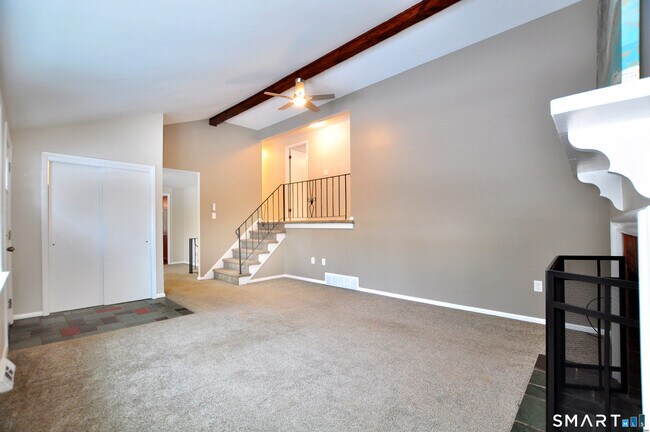 Building Photo - 25 Red Stone Dr