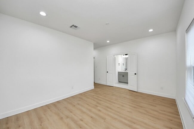Building Photo - 8316 Corinth St