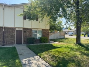 Building Photo - Beautiful duplex in amazing location!