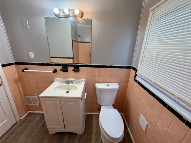 Building Photo - 3-Bedroom Section 8 Welcome