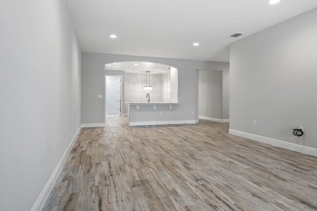Building Photo - 8134 Loren Cove Dr
