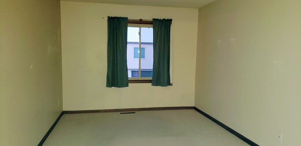 Building Photo - 2323 Amberwood Dr