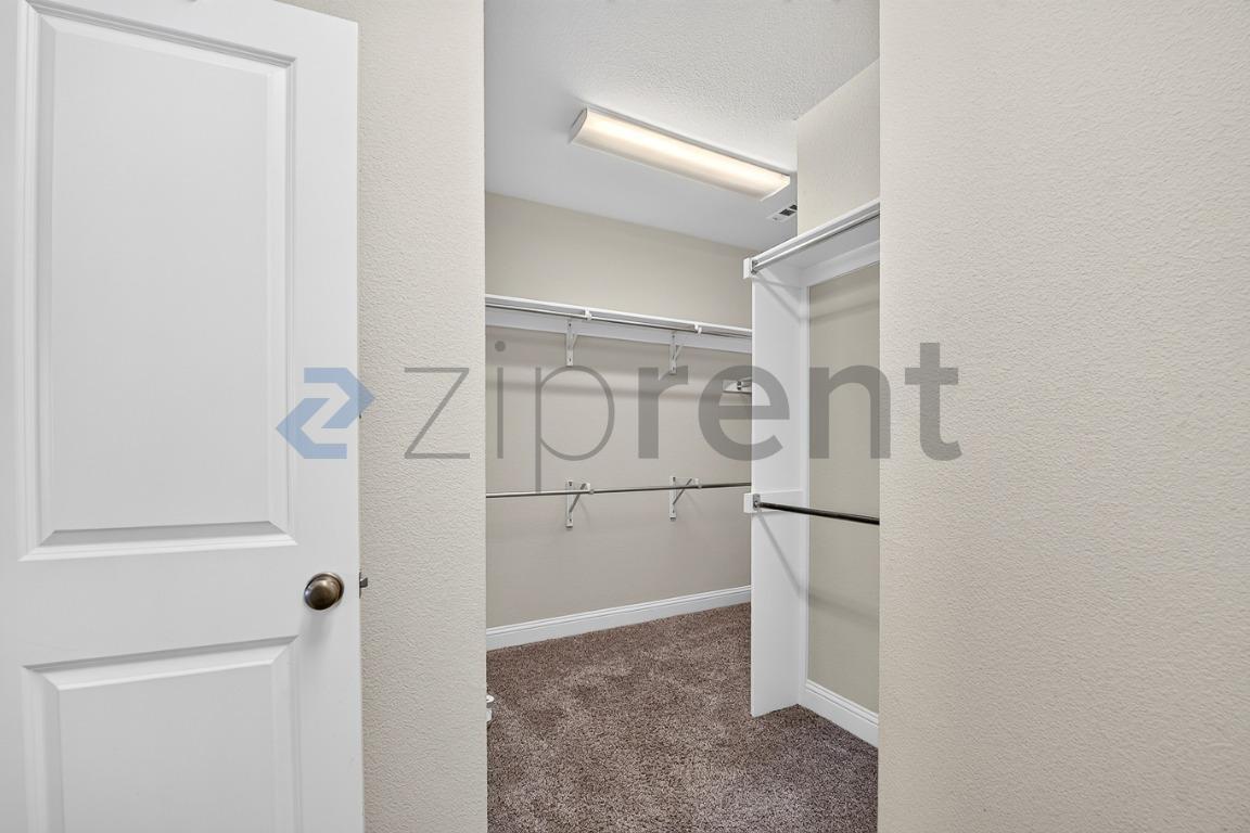 Building Photo - Unit