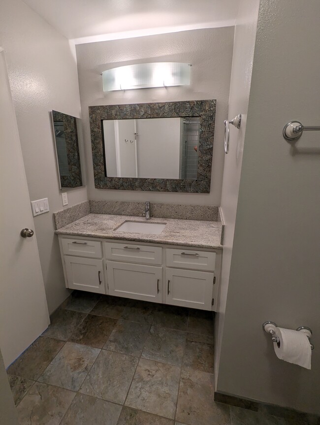 Building Photo - 3617 Caminito Carmel Landing