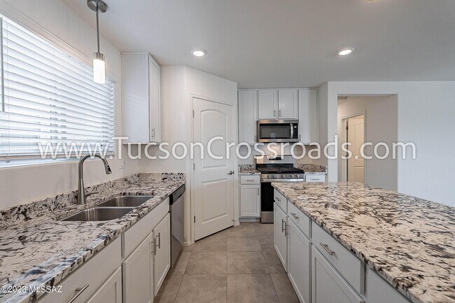 Building Photo - 10611 W Halsey Dr