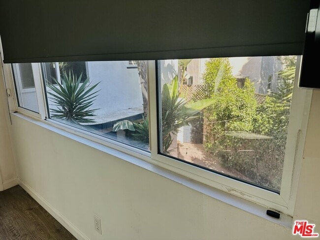 Building Photo - 410 Pershing Dr