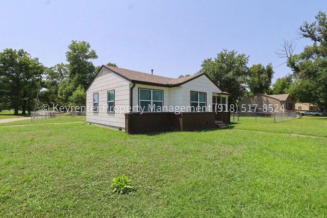 Building Photo - 9344 E 3rd Pl