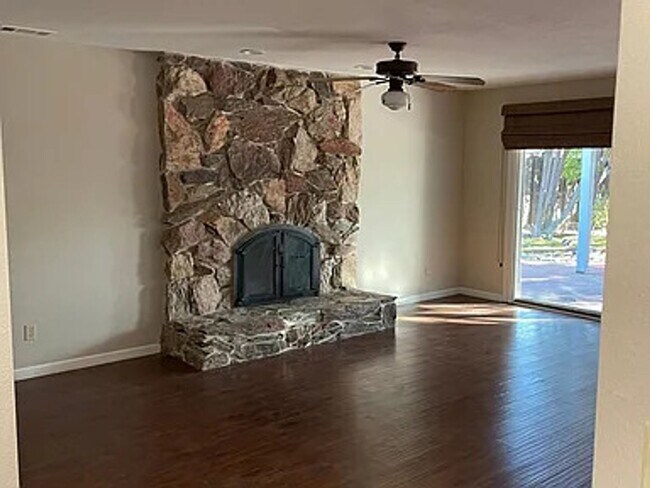 Building Photo - Large 4 Bed 3 BAth home for rent in Lakeshore - Lodi