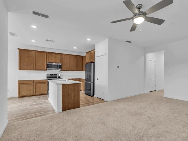 Building Photo - 305 Cinema St