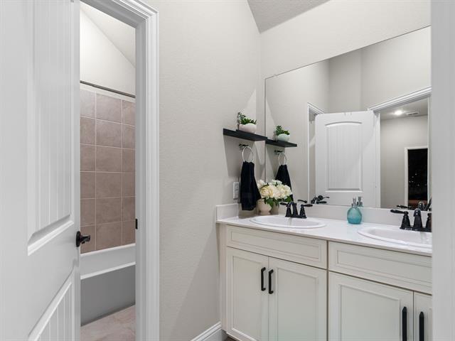 Building Photo - 2333 Willow Garden Dr