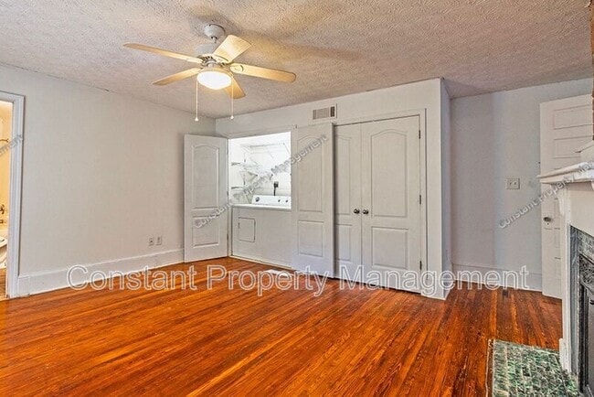 Building Photo - 1166 Bond St