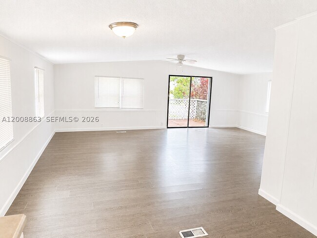 Building Photo - 3028 SW 50th St
