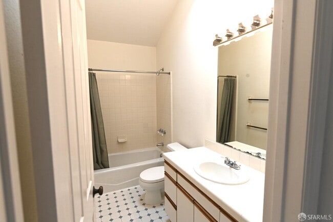 Building Photo - 1120 Clement St