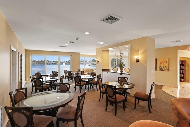 Building Photo - 511 Bayshore Dr