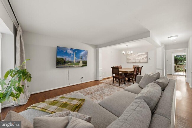 Building Photo - 1122 Cypress Tree Pl