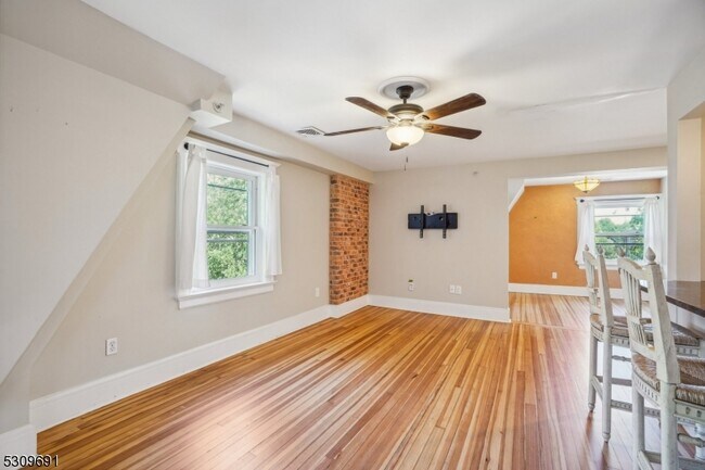 Building Photo - 184 Bellevue Ave