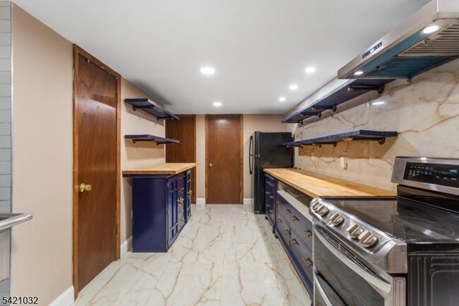 Building Photo - 145 Highview Terrace