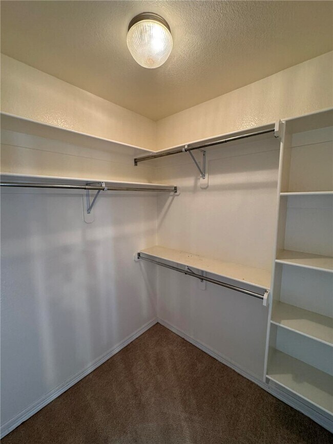 Building Photo - 1457 Prairie View Ave