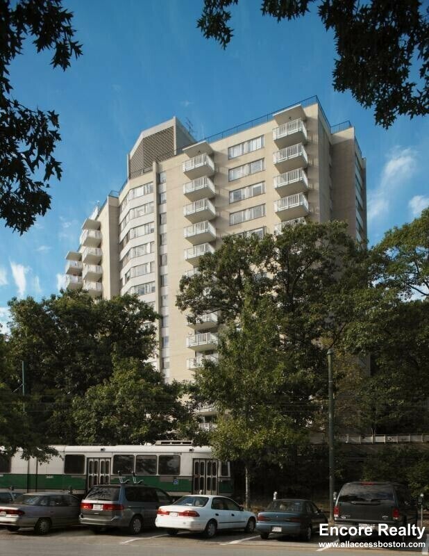 Building Photo - 1530 Beacon St