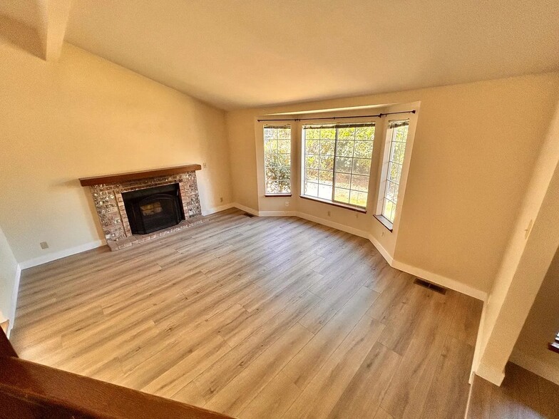 Building Photo - 4124 211th Ct NE