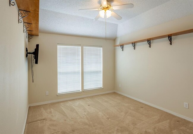 Building Photo - 1304 Pagewynne Dr