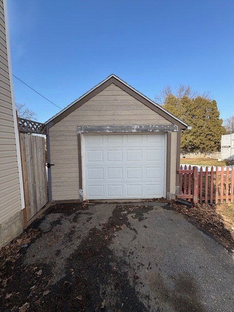 Building Photo - 1305 4th St NE