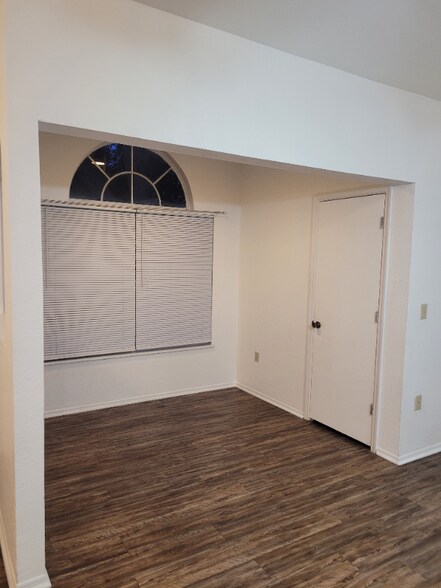 Building Photo - 1603 Columbus Arms Cir