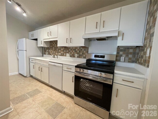 Building Photo - 7368 Rose Terrace Ct