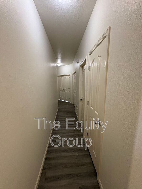 Building Photo - 1106 N Crenshaw St