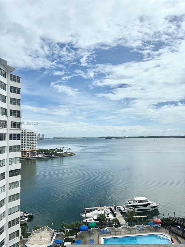 Building Photo - 999 Brickell Bay Dr