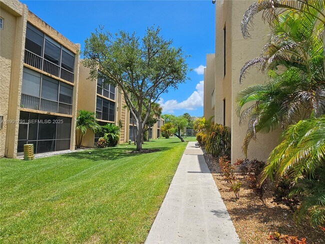 Building Photo - 8415 SW 107th Ave