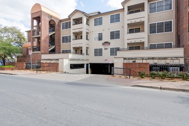 Building Photo - UT PRE LEASE: 3 bed/ 2 bath, West campus 1 Block to UT, 2 reserved parking spaces
