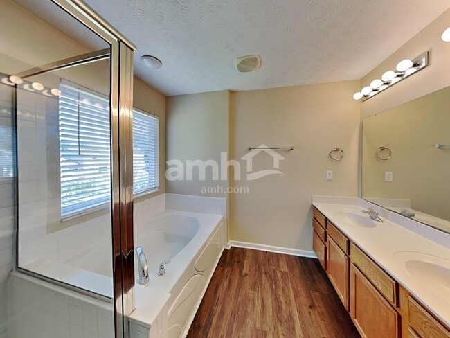 Building Photo - 5960 Driftwood Ct