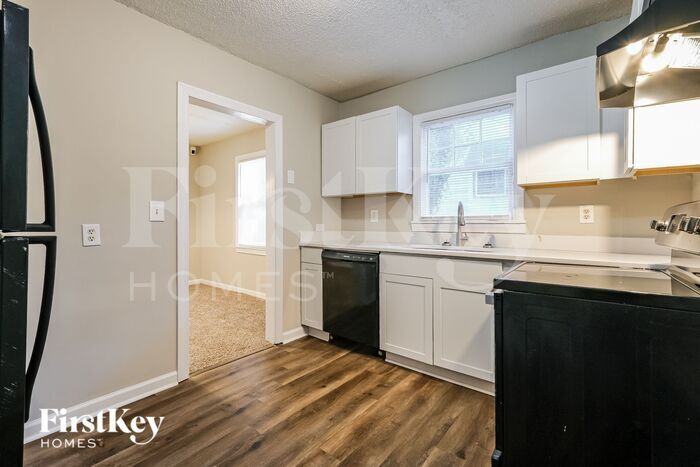 Building Photo - 390 Hillside Dr SW