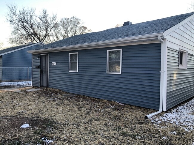 Building Photo - West Side of Gary Home Section 8 Welcomed