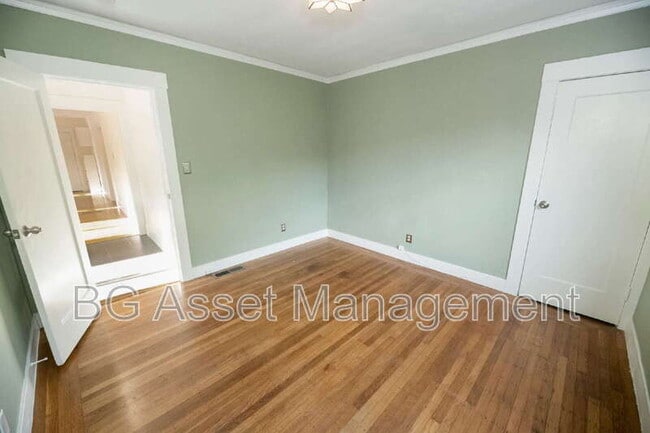 Building Photo - 5524 Shattuck Ave.